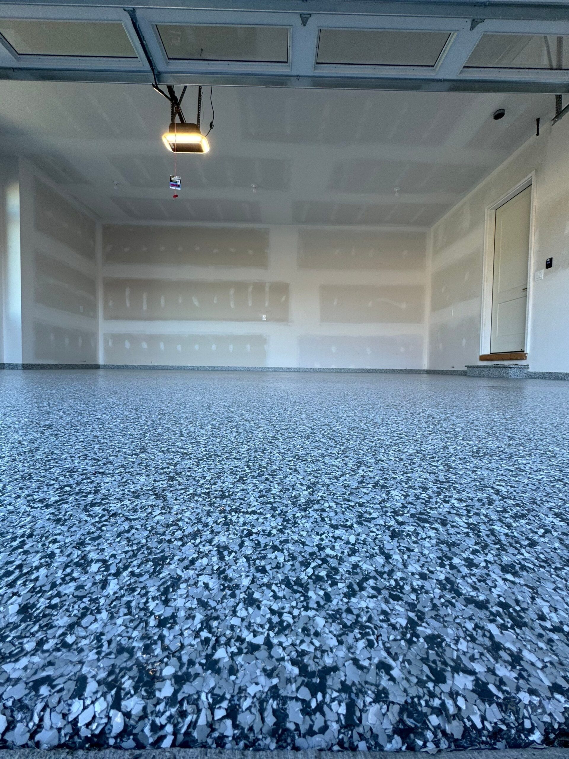 Concrete coating polyurea and flake on a garage floor